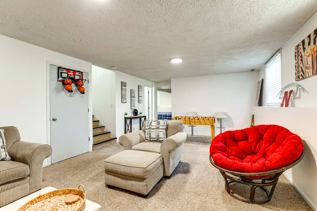 3 Mi to UNL & Memorial Stadium: Home w/ Large Yard