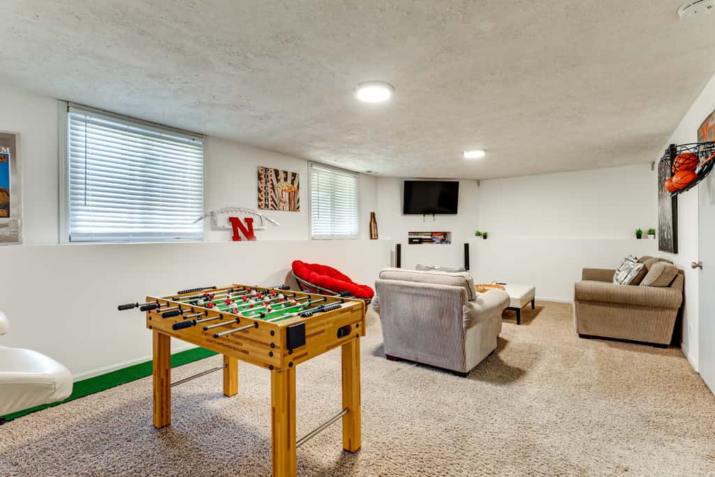 3 Mi to UNL & Memorial Stadium: Home w/ Large Yard