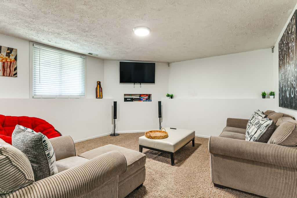3 Mi to UNL & Memorial Stadium: Home w/ Large Yard