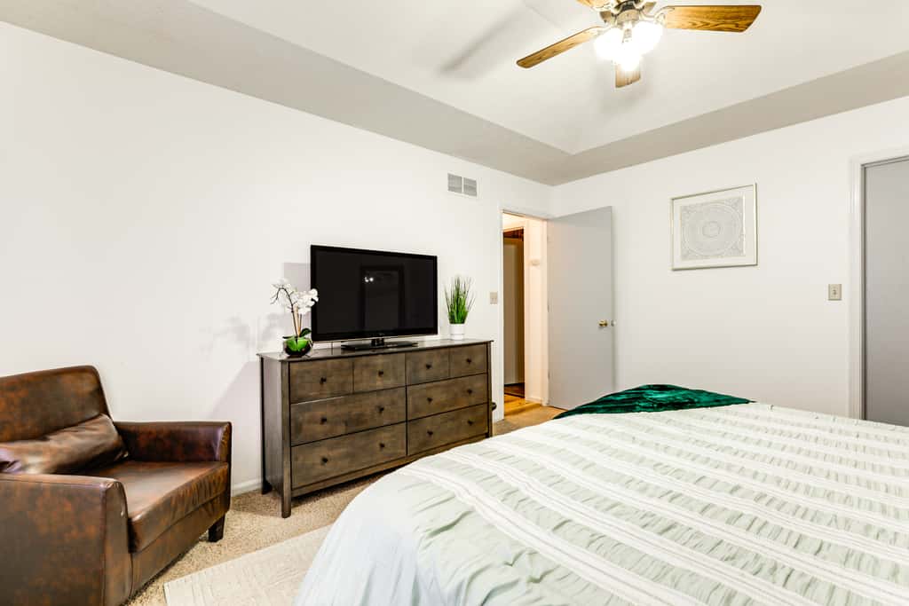3 Mi to UNL & Memorial Stadium: Home w/ Large Yard