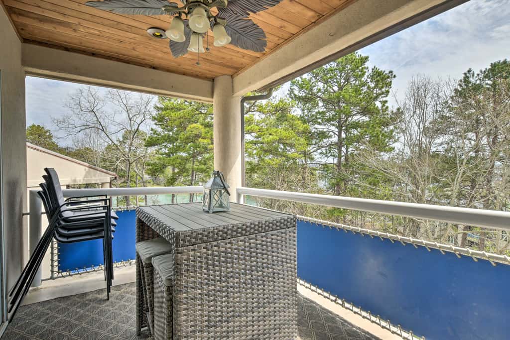 Lake Keowee Resort Condo w/ Balcony & Pool Access!