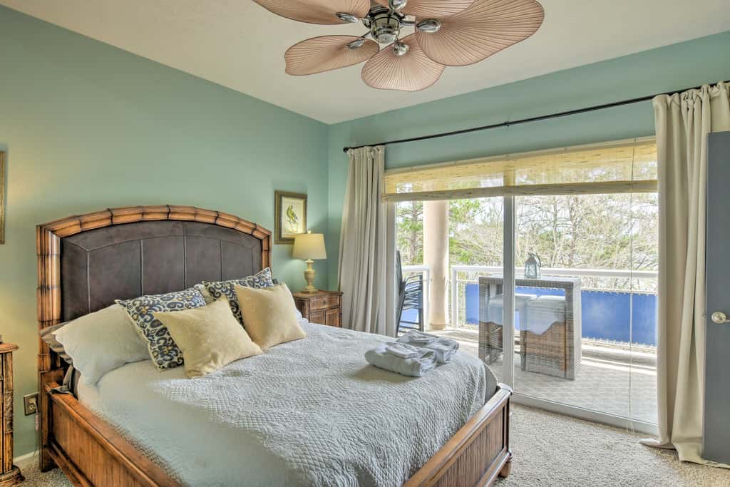 Lake Keowee Resort Condo w/ Balcony & Pool Access!