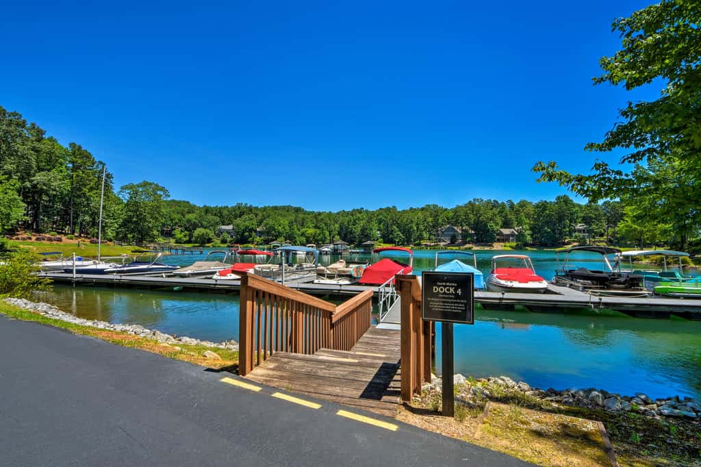 Lake Keowee Resort Condo w/ Balcony & Pool Access!