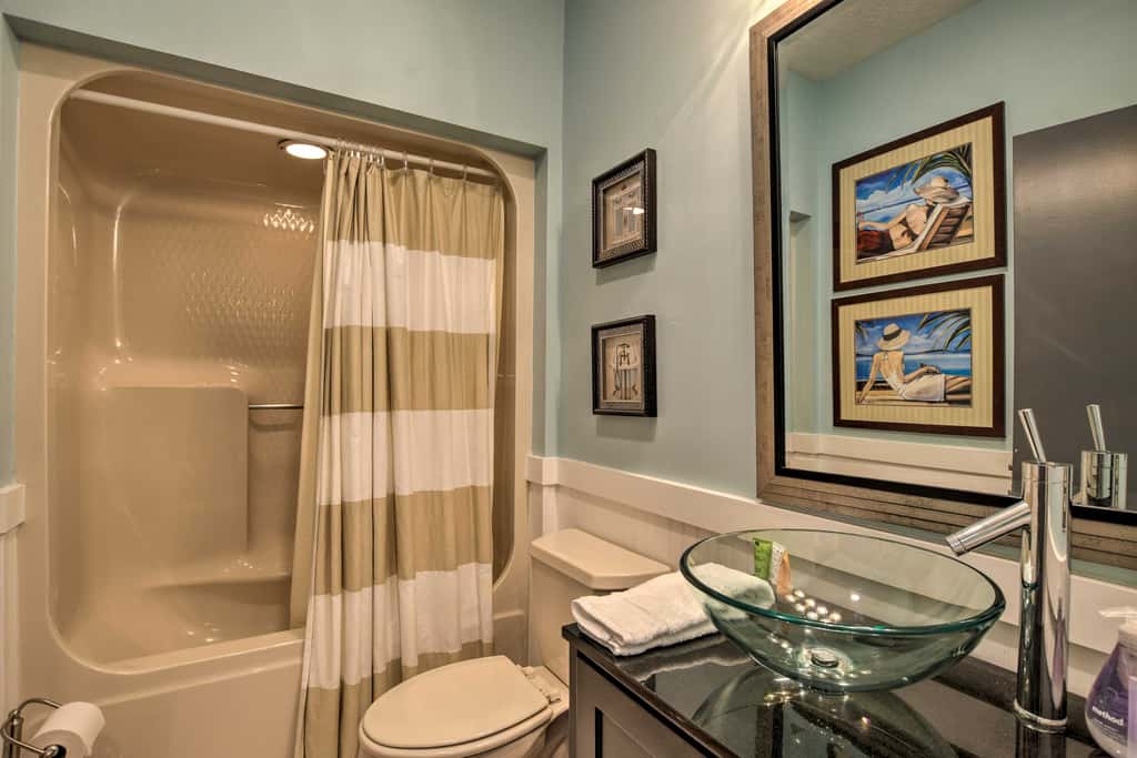 Lake Keowee Resort Condo w/ Balcony & Pool Access!