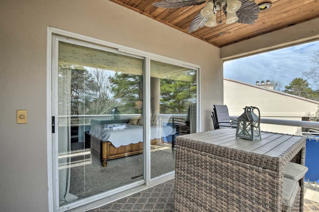 Lake Keowee Resort Condo w/ Balcony & Pool Access!