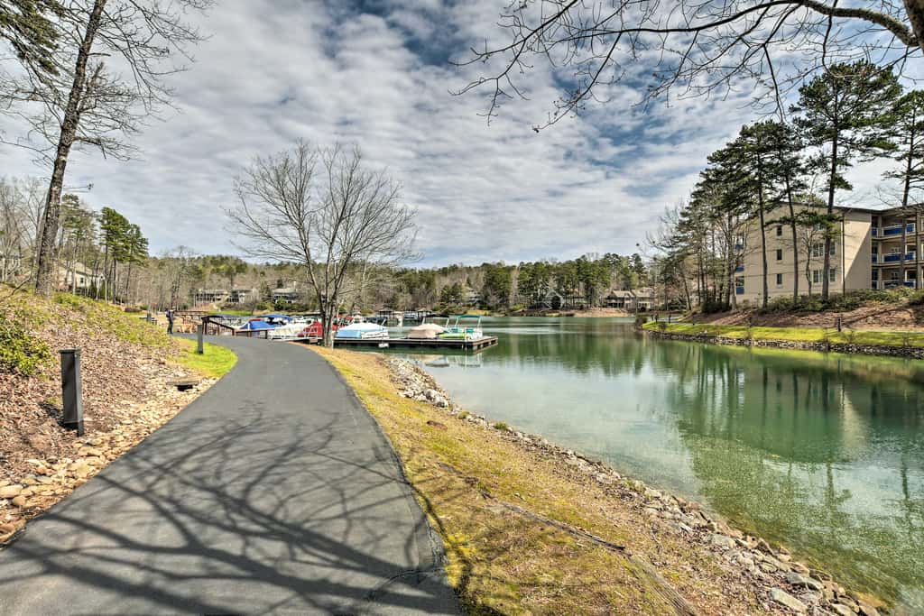 Lake Keowee Resort Condo w/ Balcony & Pool Access!
