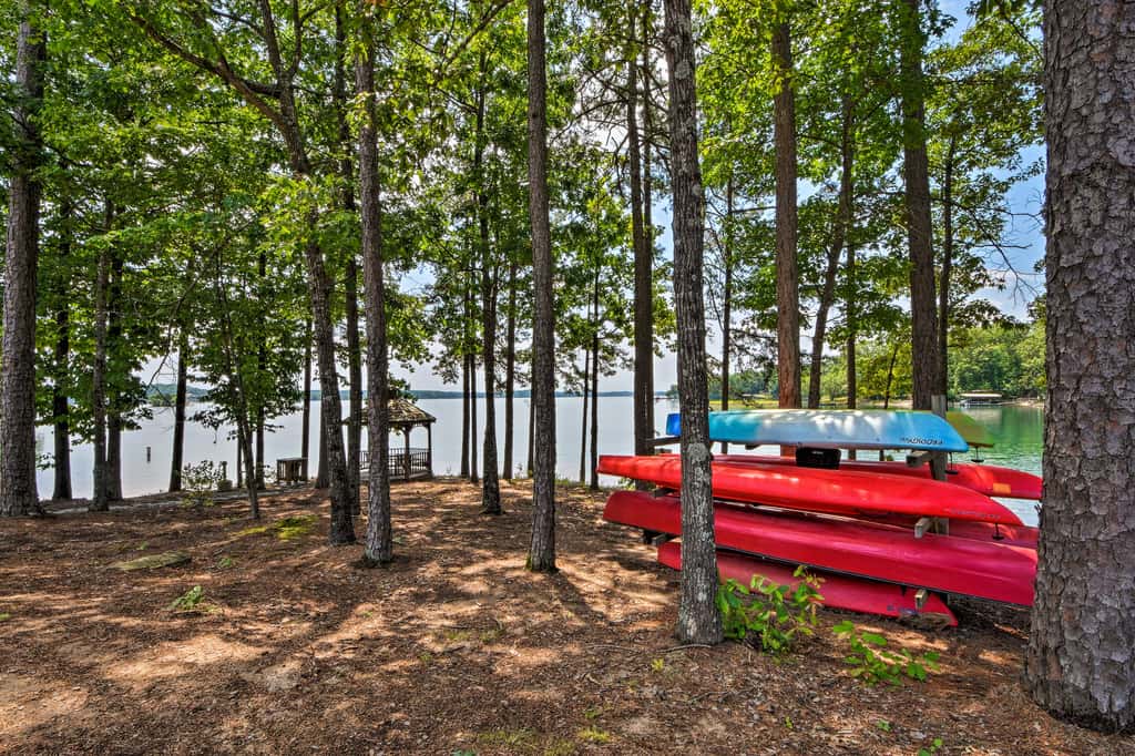 Lake Keowee Resort Condo w/ Balcony & Pool Access!