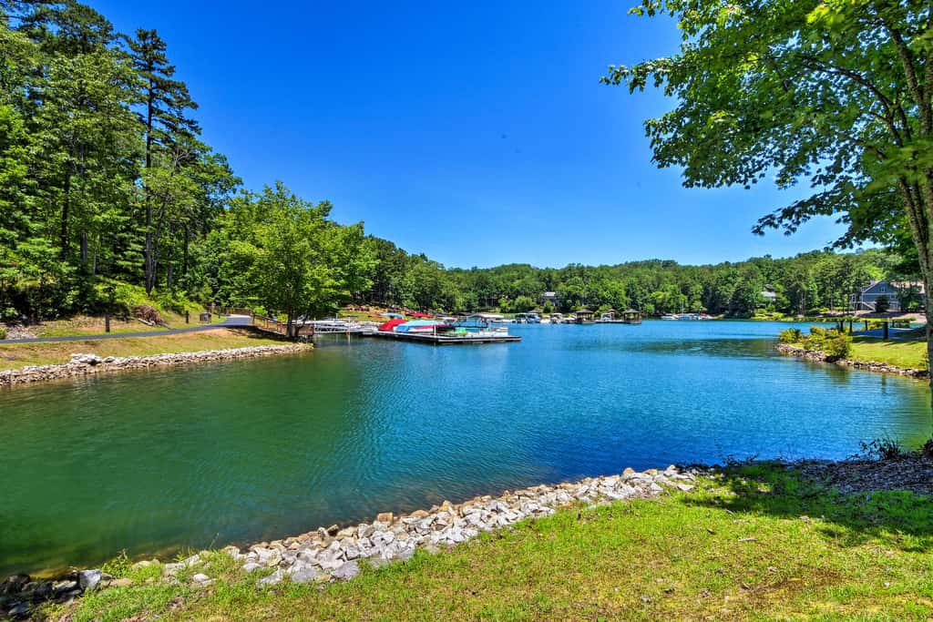 Lake Keowee Resort Condo w/ Balcony & Pool Access!