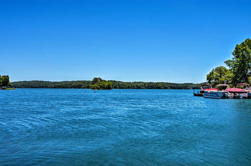 Lake Keowee Resort Condo w/ Balcony & Pool Access!