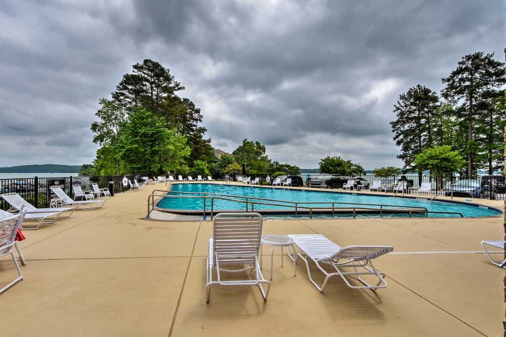 Lake Keowee Resort Condo w/ Balcony & Pool Access!