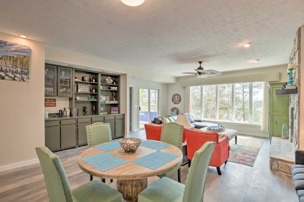 Lake Keowee Resort Condo w/ Balcony & Pool Access!