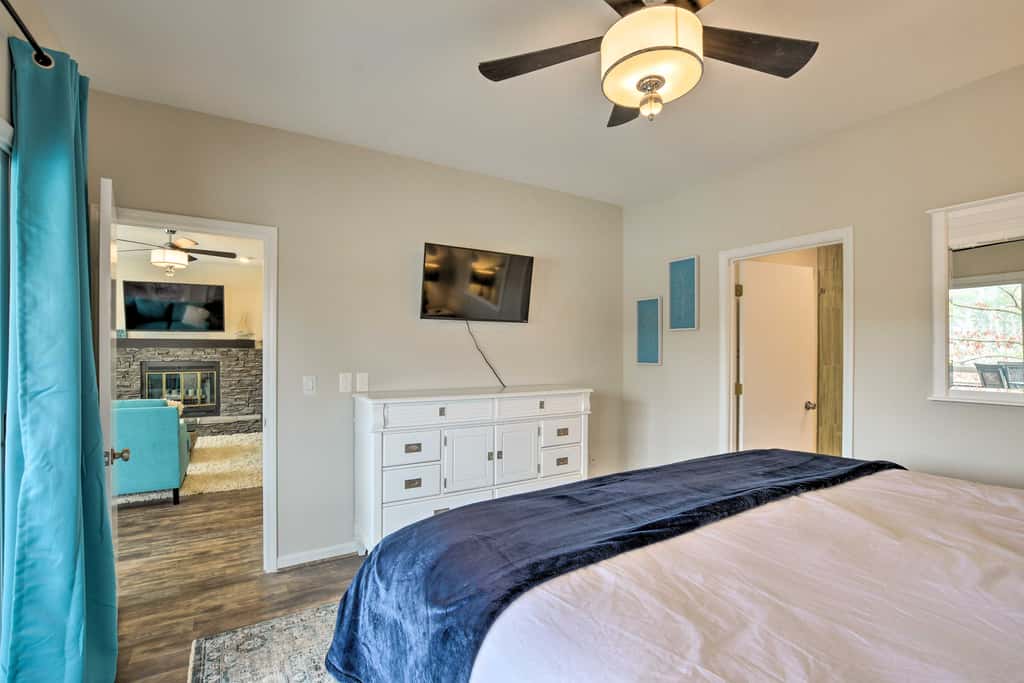 Lake Keowee Resort Condo w/ Fantastic View