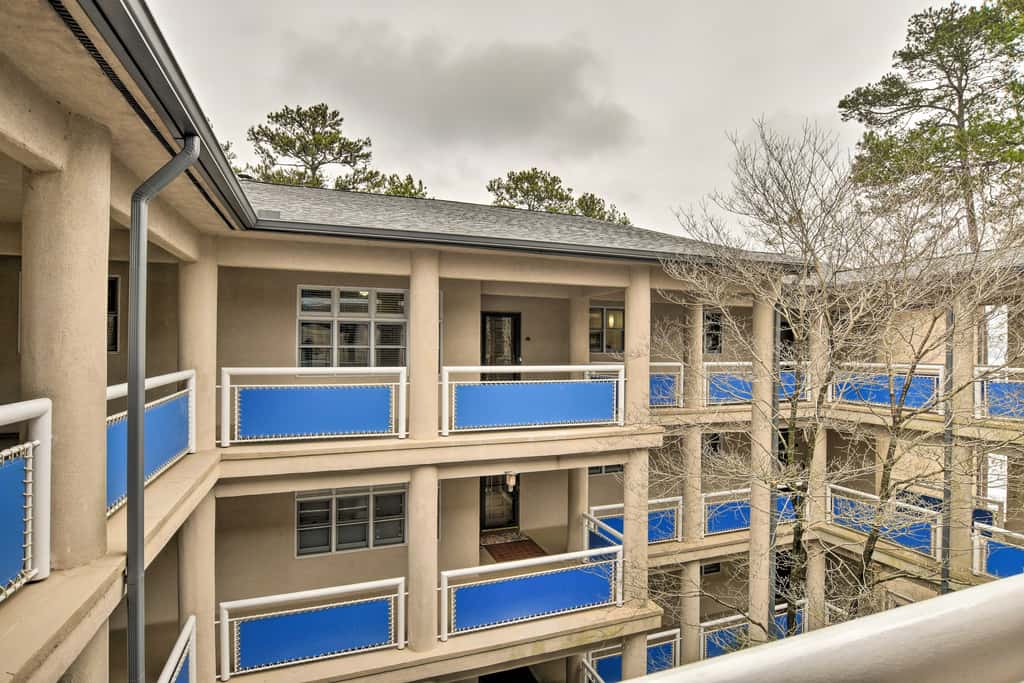 Lake Keowee Resort Condo w/ Fantastic View