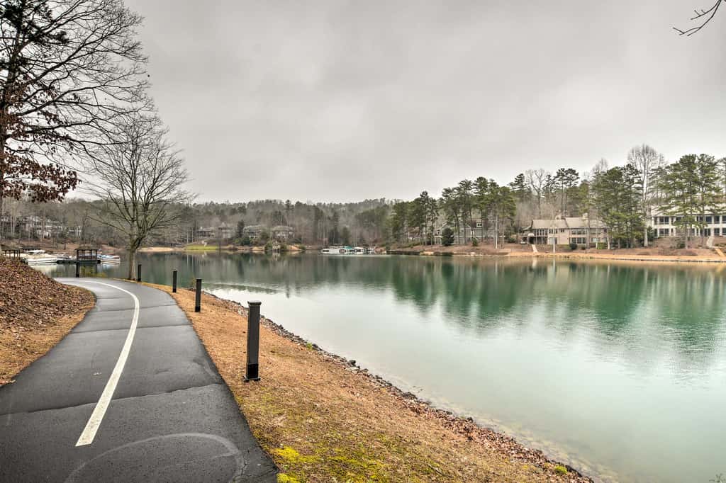 Lake Keowee Resort Condo w/ Fantastic View