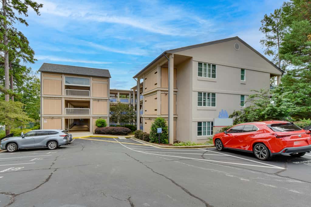 Lake Keowee Resort Condo w/ Fantastic View