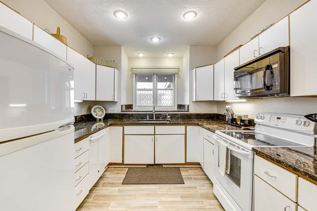 Boat, Golf & Swim: Keowee Key Condo w/ Lake Views
