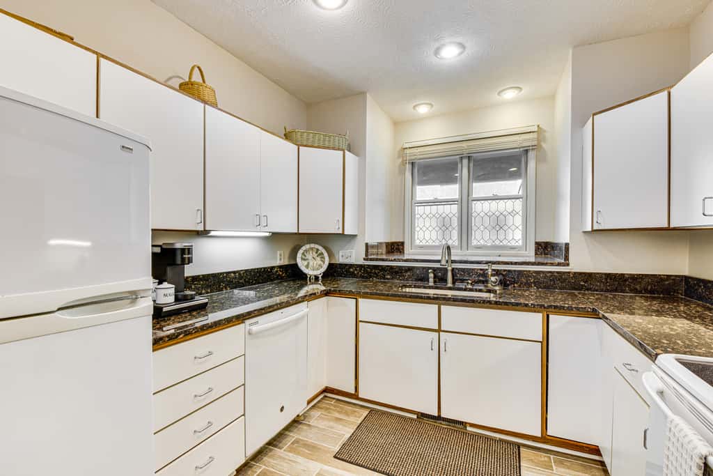 Boat, Golf & Swim: Keowee Key Condo w/ Lake Views