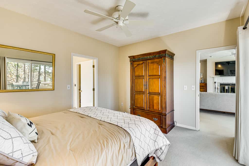 Boat, Golf & Swim: Keowee Key Condo w/ Lake Views