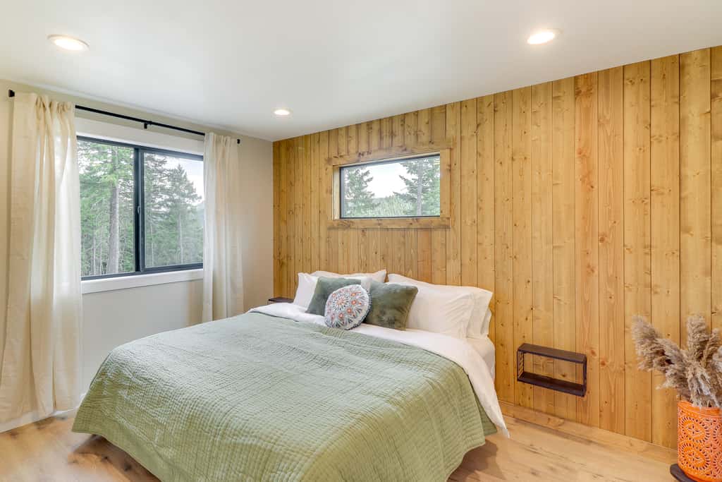 Modern Lakeside Cabin w/ Mountain Views & Hot Tub!