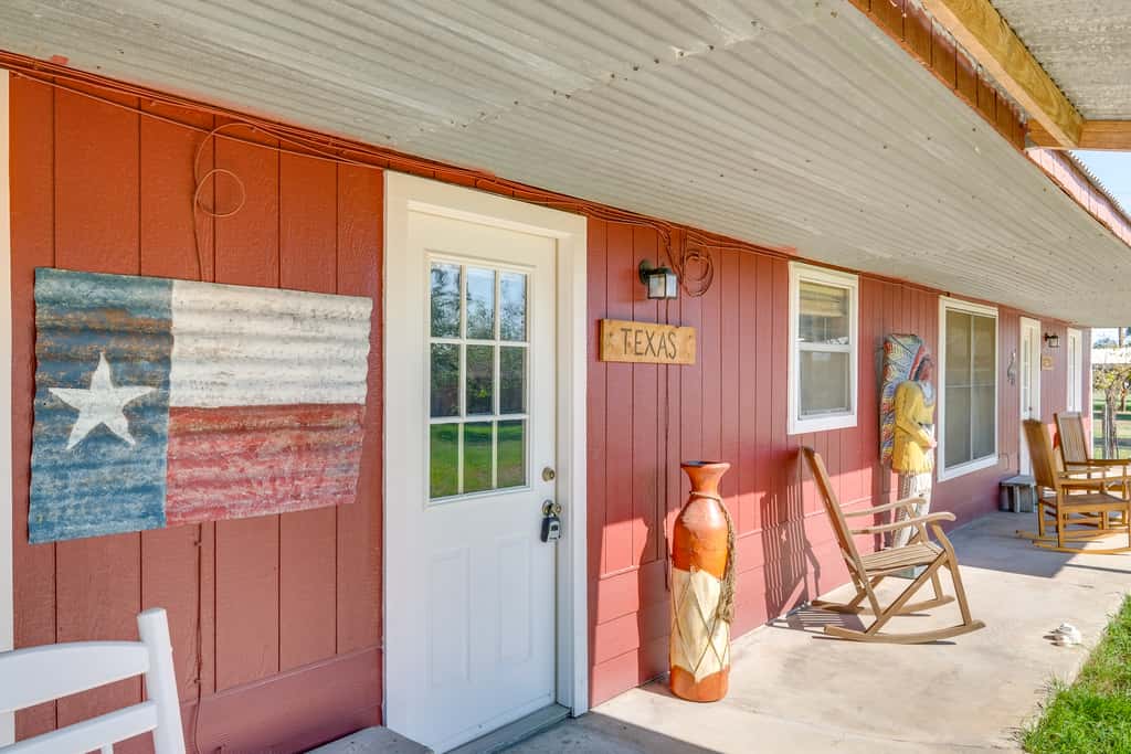 On 60-Acre Farm w/ Pond: Charming Carmine Studio!