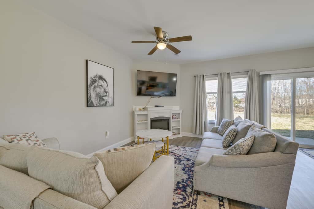 Stay & Play: Spacious Concord Townhome Near Uptown