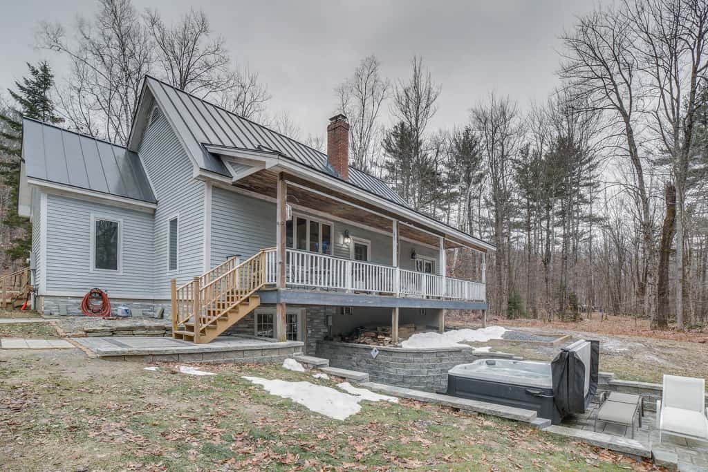 Peaceful Cavendish Retreat w/ Hot Tub & Fireplace!