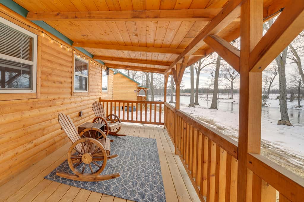 28 Mi to Downtown Louisville: Serene Farm Getaway