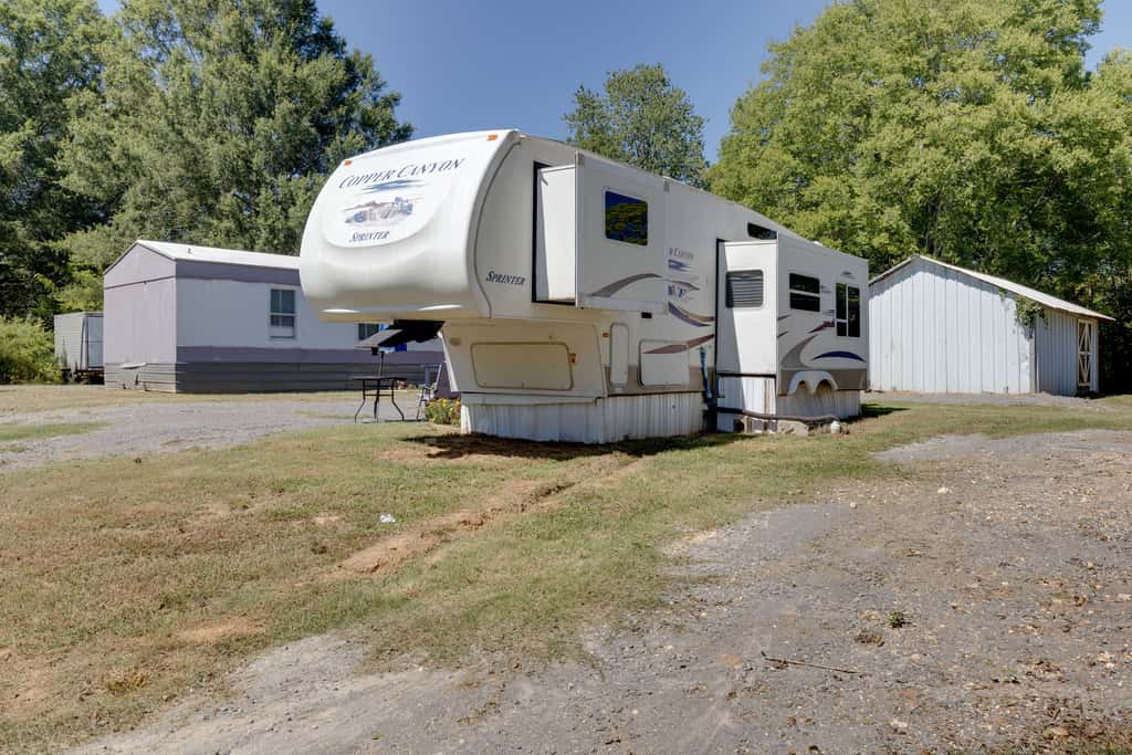 2 Mi to Lake Guntersville: Peaceful Camper Home