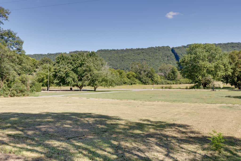 2 Mi to Lake Guntersville: Peaceful Camper Home