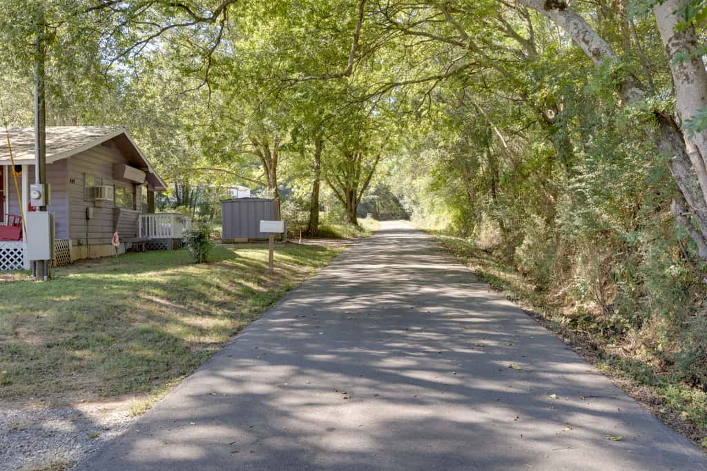 2 Mi to Lake Guntersville: Peaceful Camper Home