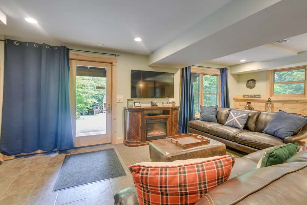 All-Season Log Cabin Escape! 11 Mi to Cranmore Mtn