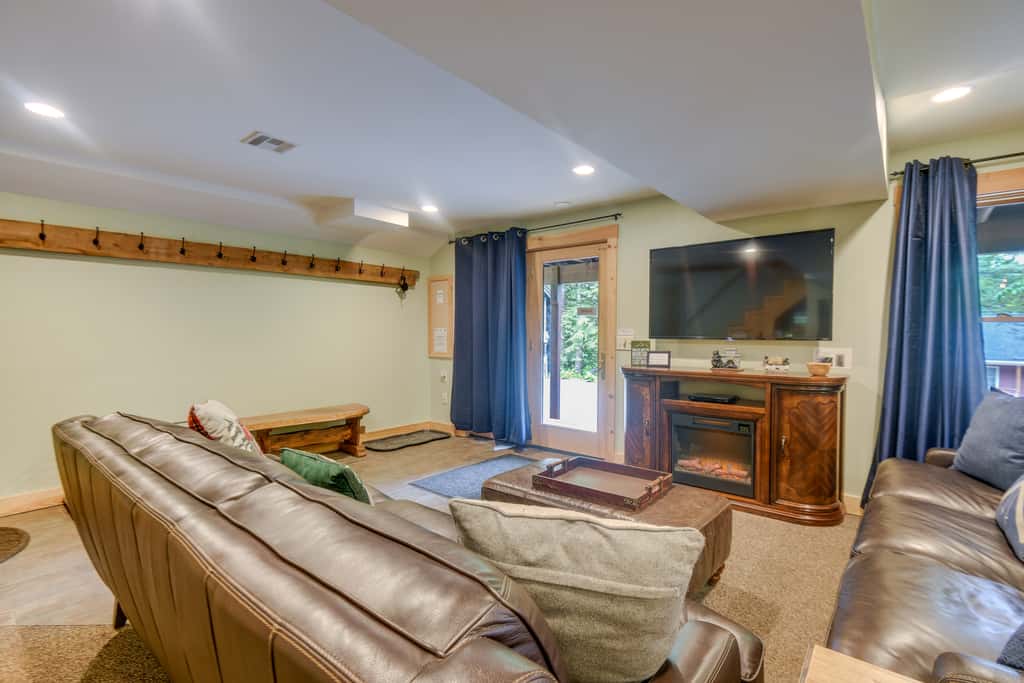 All-Season Log Cabin Escape! 11 Mi to Cranmore Mtn
