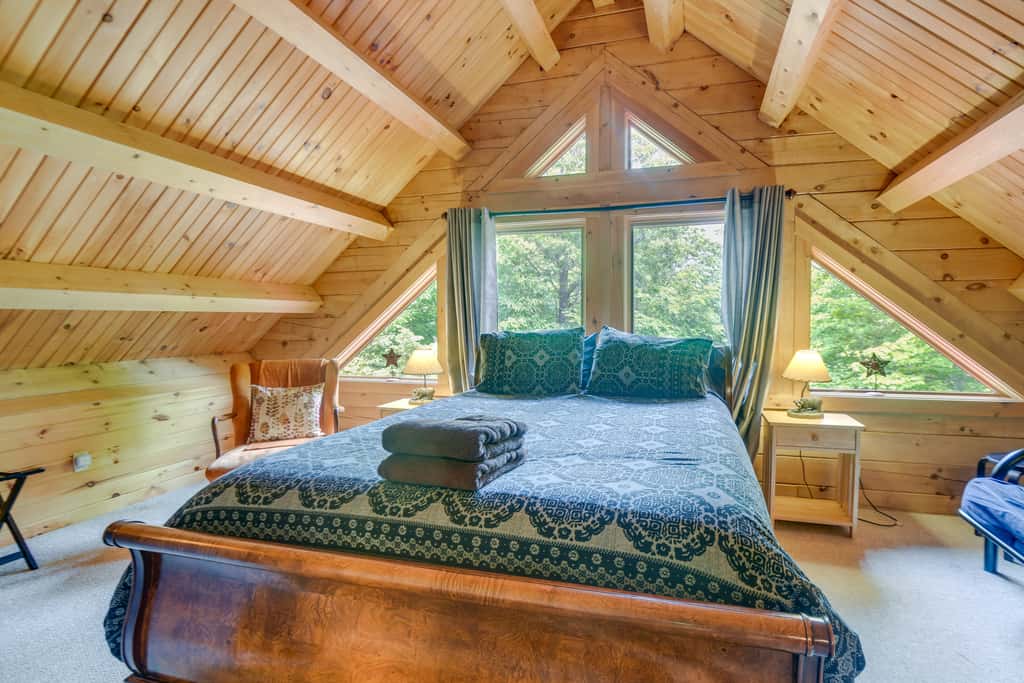 All-Season Log Cabin Escape! 11 Mi to Cranmore Mtn