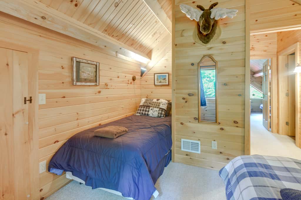 All-Season Log Cabin Escape! 11 Mi to Cranmore Mtn