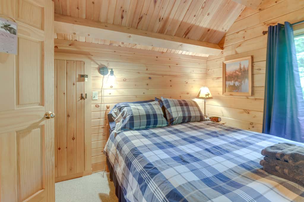 All-Season Log Cabin Escape! 11 Mi to Cranmore Mtn