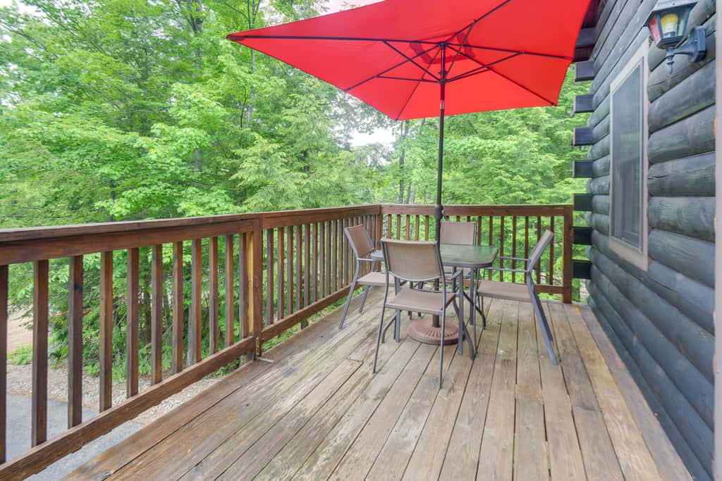 All-Season Log Cabin Escape! 11 Mi to Cranmore Mtn