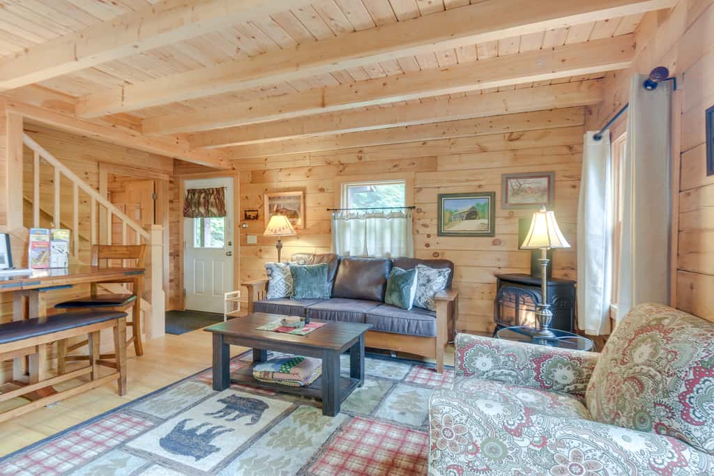 All-Season Log Cabin Escape! 11 Mi to Cranmore Mtn