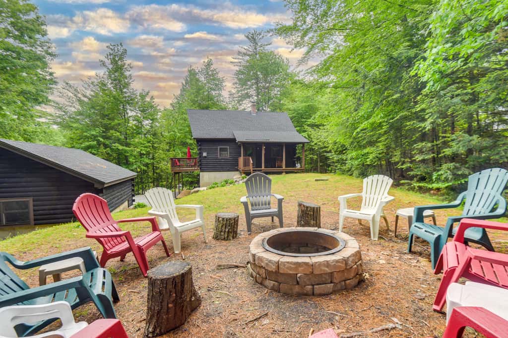 All-Season Log Cabin Escape! 11 Mi to Cranmore Mtn