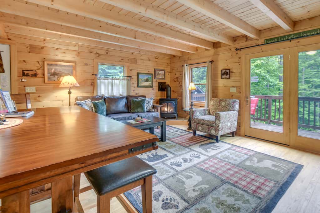 All-Season Log Cabin Escape! 11 Mi to Cranmore Mtn