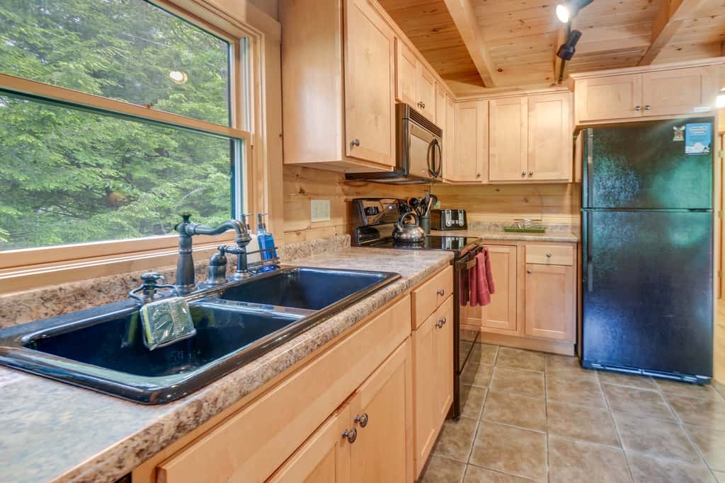 All-Season Log Cabin Escape! 11 Mi to Cranmore Mtn