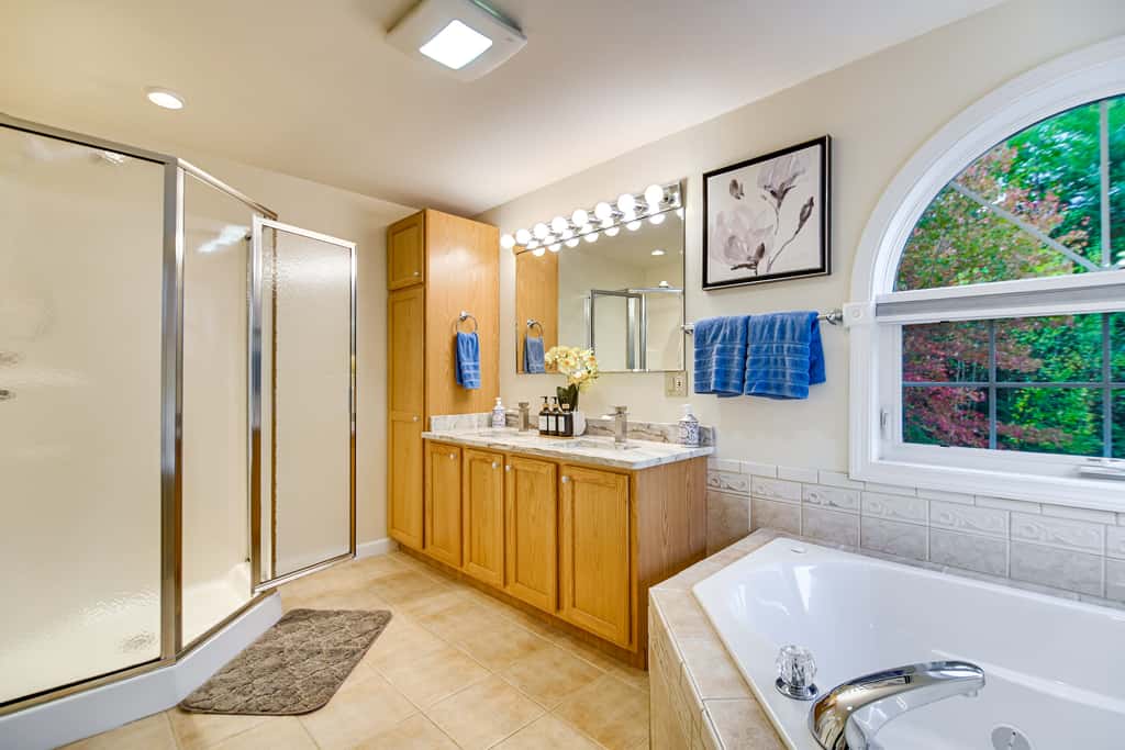 Hot Tub & Private Beach Access! Conway Home