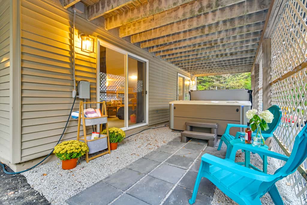 Hot Tub & Private Beach Access! Conway Home