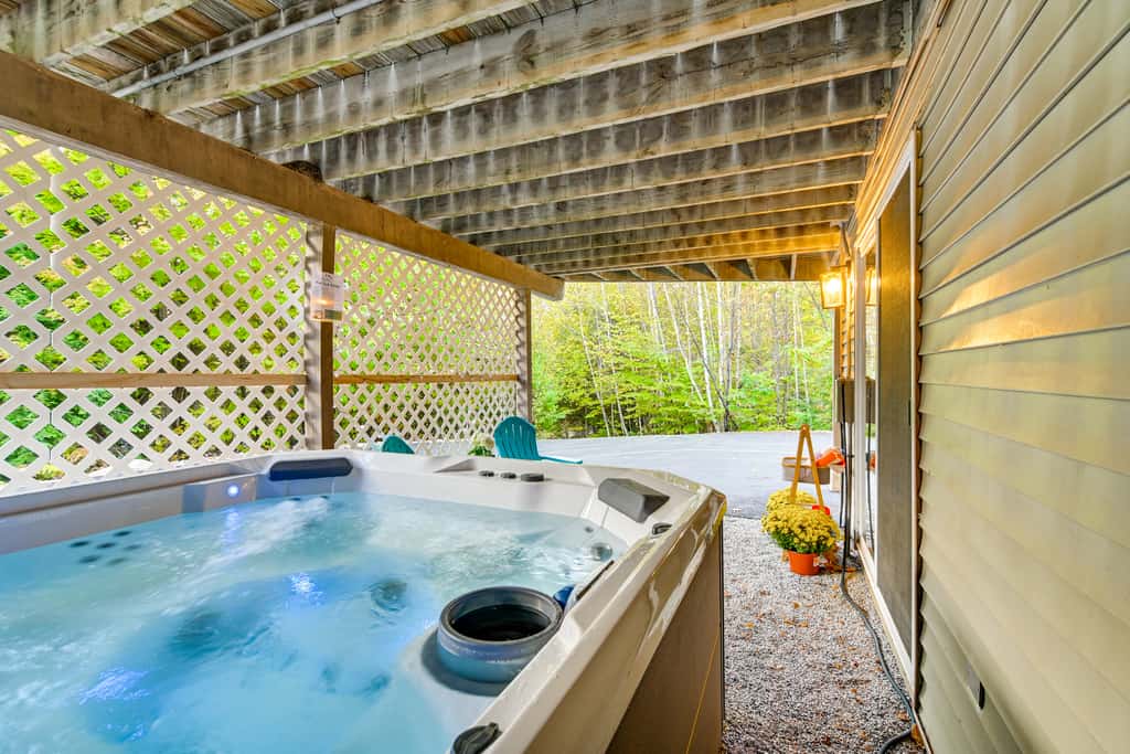 Hot Tub & Private Beach Access! Conway Home