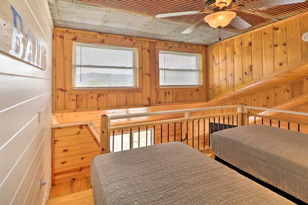 Updated Mtn View Studio w/ Loft - Near River!