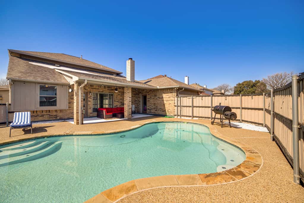 Walk to Lake! Home w/ Pool Near AT&T Stadium