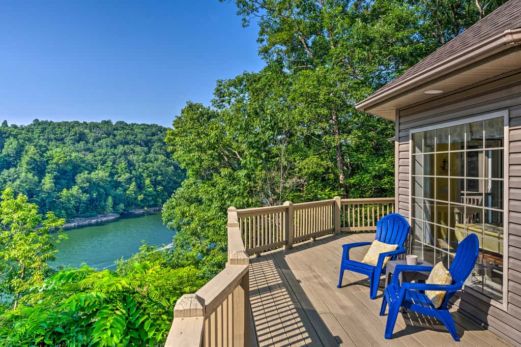 Luxe Lake Cumberland Retreat w/ Decks on 1 Acre!