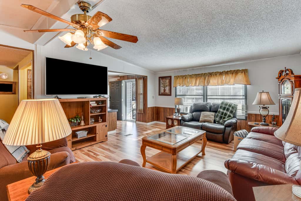 Countryside Haven w/ Spacious Yard in Tamassee!