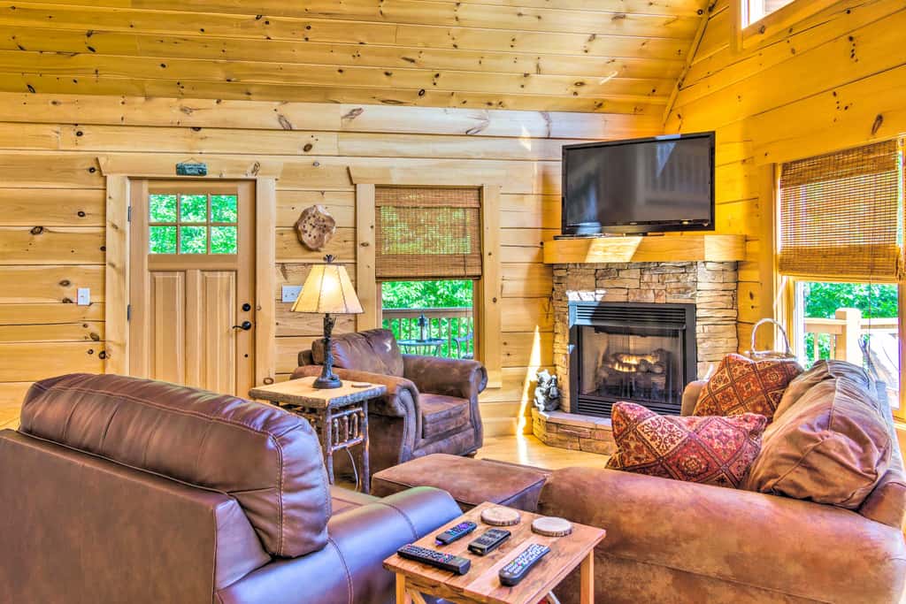 Blue Ridge Mountain Gem w/ Deck & Community Perks