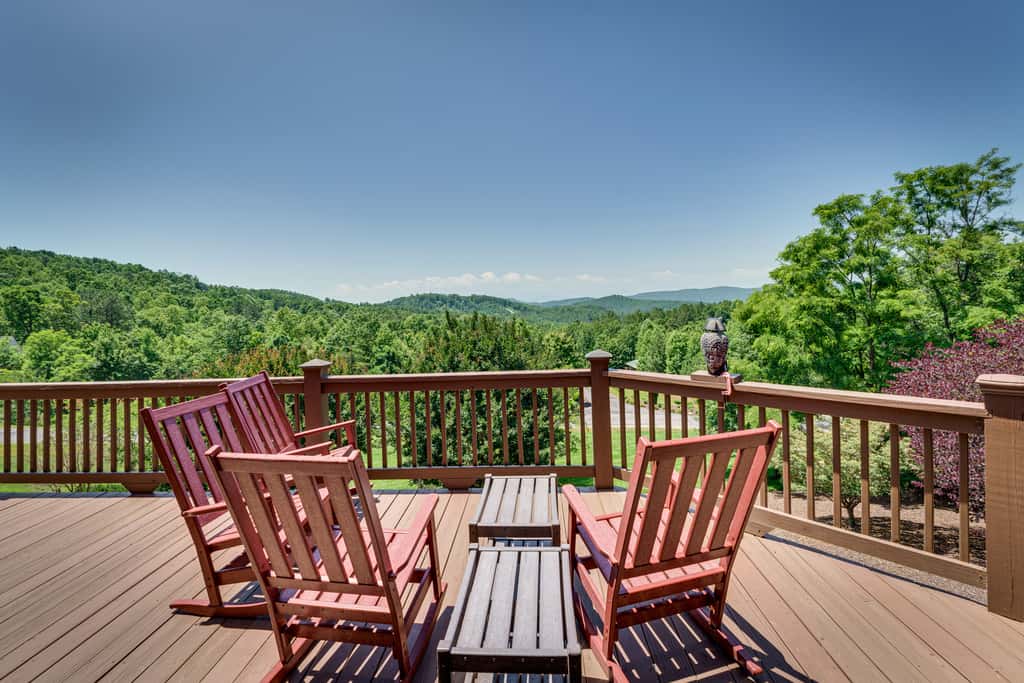 Hot Tub, Game Room! Group-Friendly Nebo Cabin