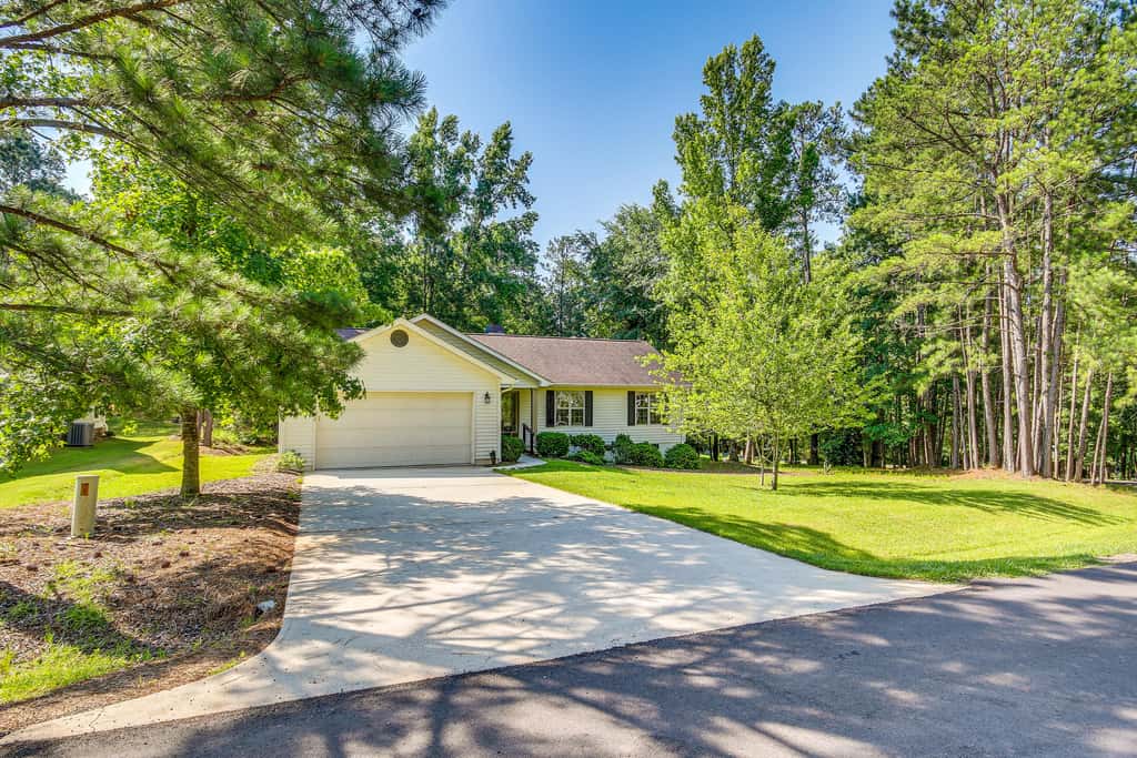 Lovely McCormick Home in Savannah Lakes Village